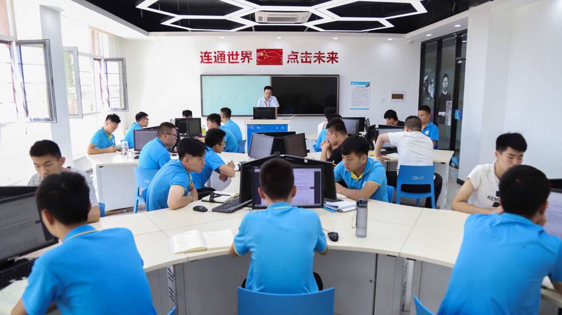 探索未来的网站构建之路：AI自动建站选购指南
